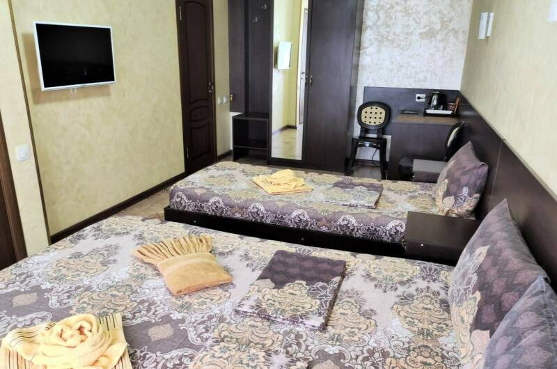 Трехместный Комфорт. Боковой Вид на море и терраса