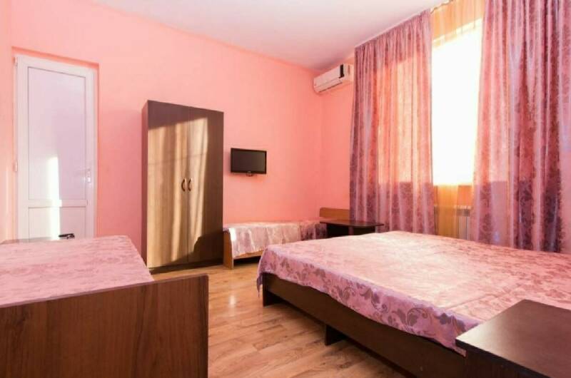 Четырёхместный номер (кровати 2+1+1)