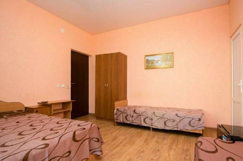 Четырёхместный номер (кровати 2+1+1)