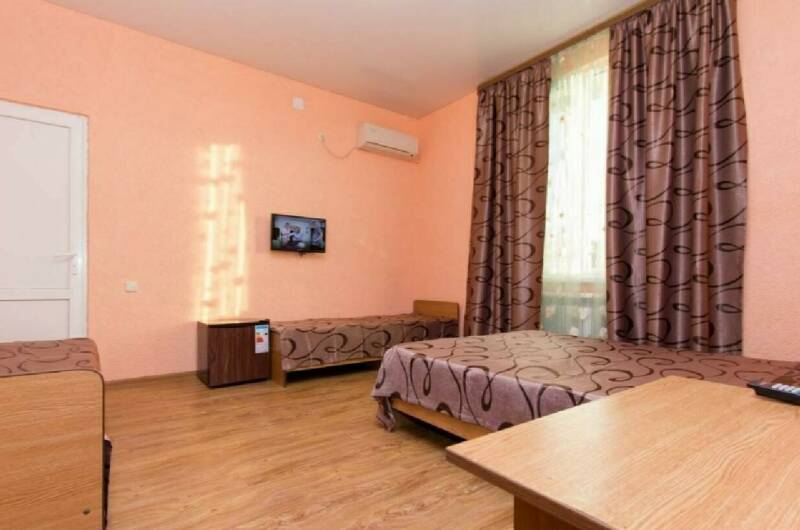 Четырёхместный номер (кровати 2+1+1)