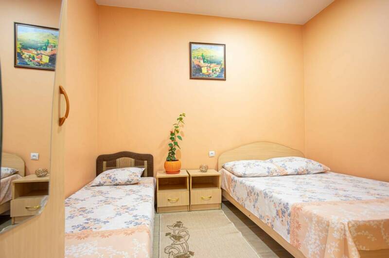 «Эконом» трехместный