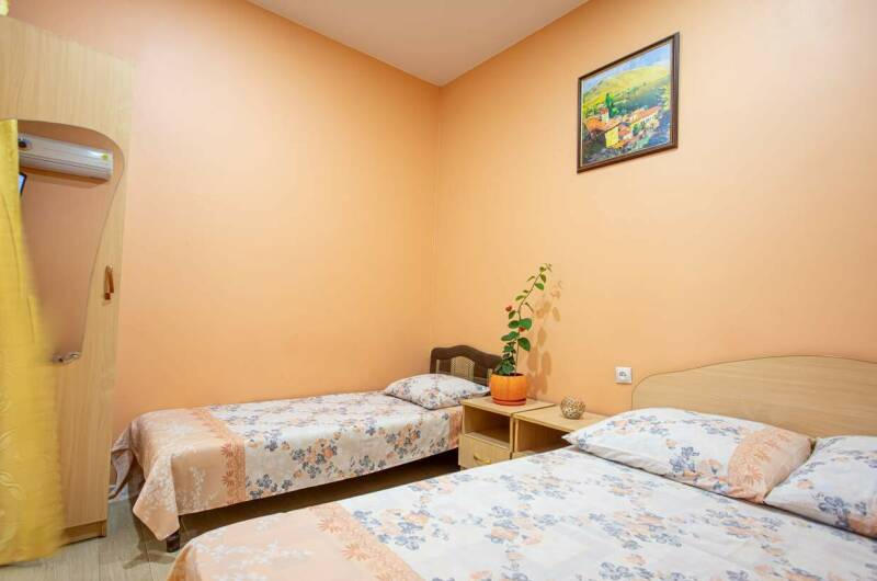 «Эконом» трехместный