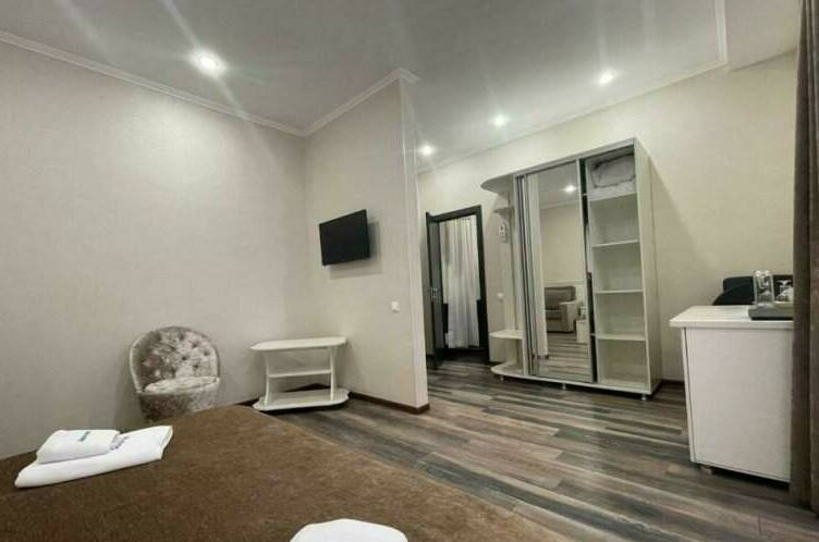 Трехместный номер «Делюкс» с завтраком