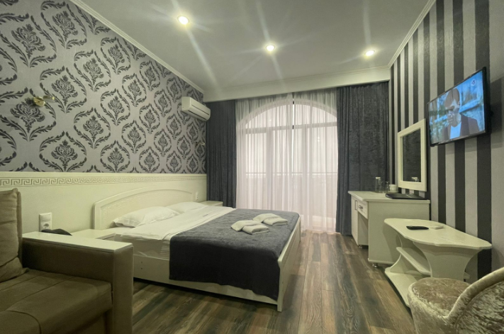 Люкс трехместный с балконом