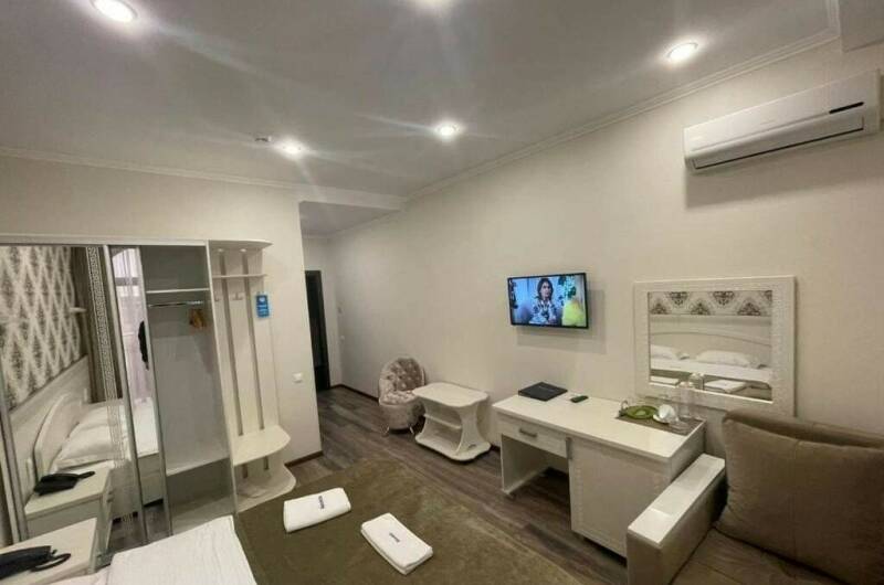 Трехместный люкс с видом на море с завтраком