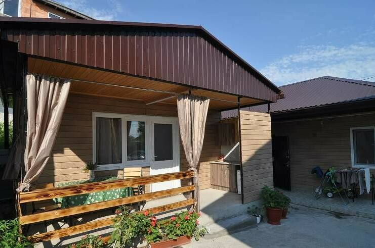 Домик однокомнатный 3−4 местн с кухней на балконе