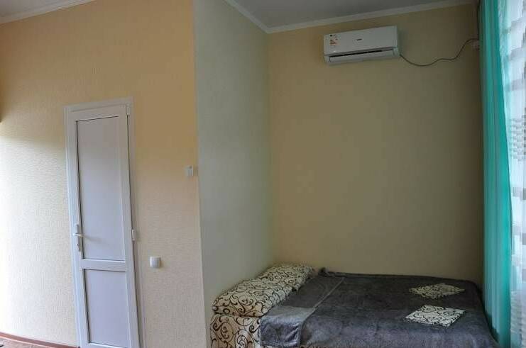 Двухкомнатный домик 6-ти (4+2) местный с кухней