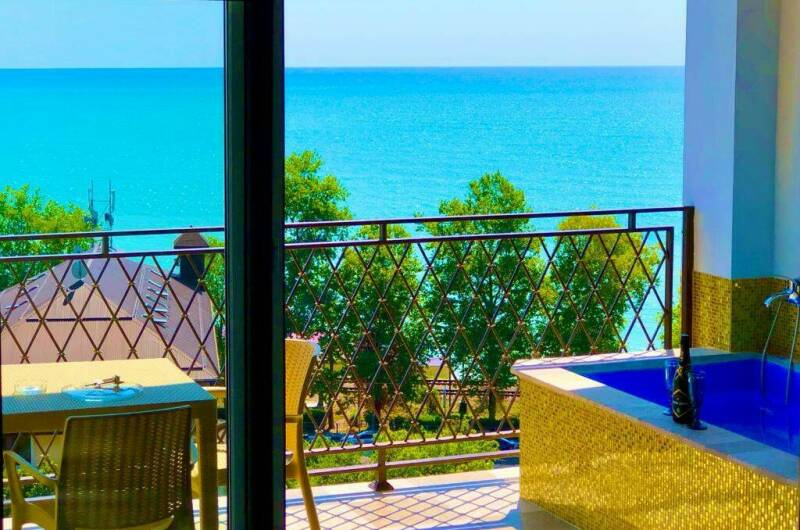 Deluxe с собcтвeнным mini-бaccейнoм нa тeррaсе