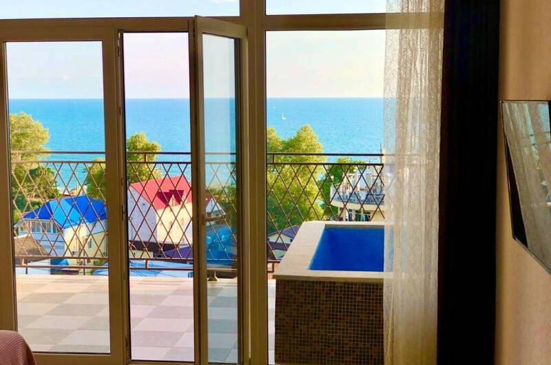 Deluxe с собcтвeнным mini-бaccейнoм нa тeррaсе