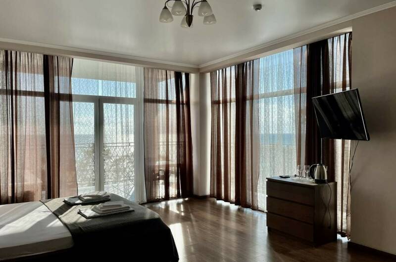 Deluxe с собcтвeнным mini-бaccейнoм нa тeррaсе