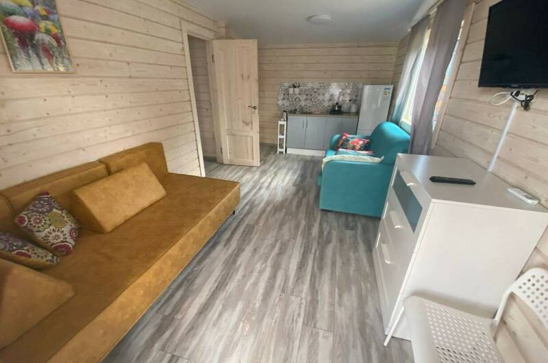 Номер двухкомнатный с кухней в доме из бруса