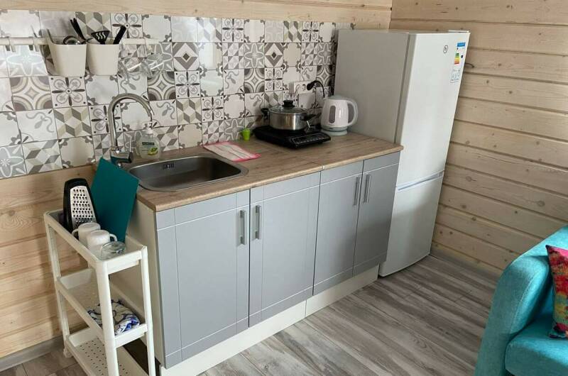 Номер двухкомнатный с кухней в доме из бруса