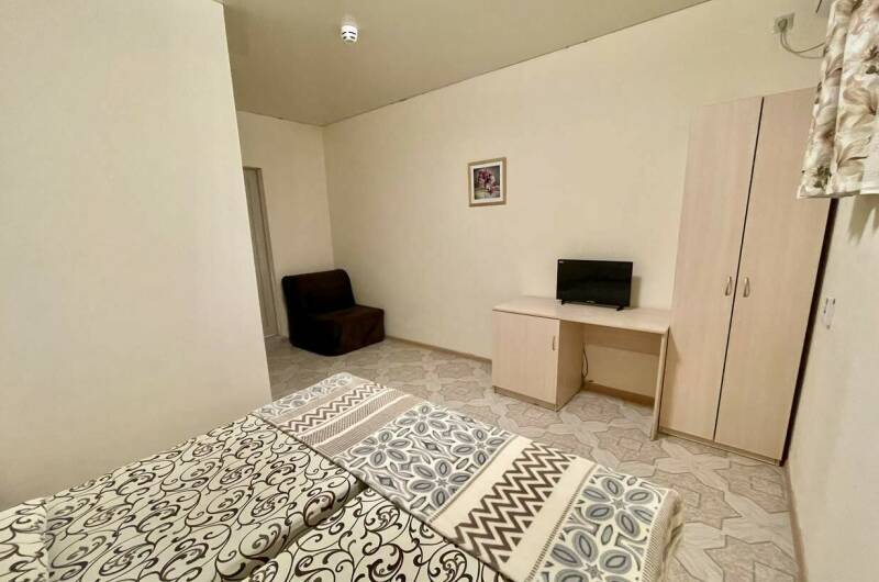 Трёхместный «Эконом» (цоколь)