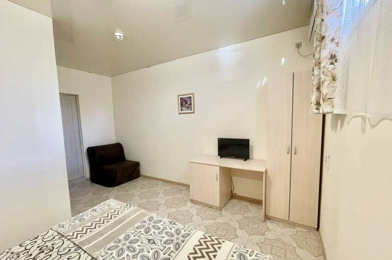 Трёхместный «Эконом» (цоколь)