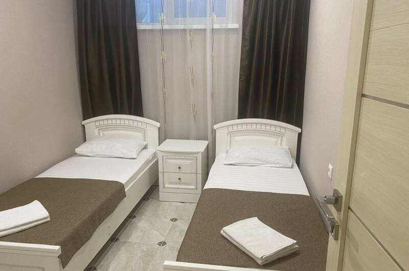 Двухкомнатный номер на цокольном этаже