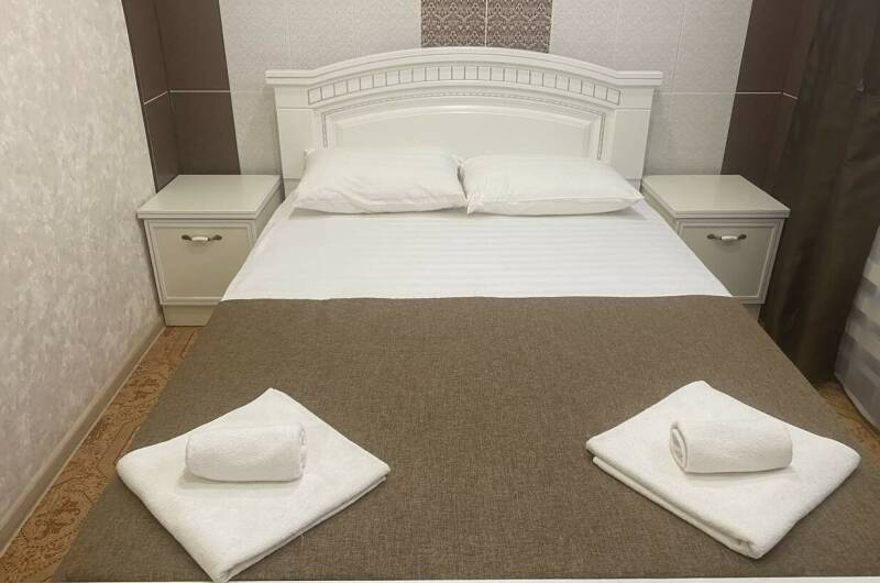 Двухкомнатный номер на цокольном этаже