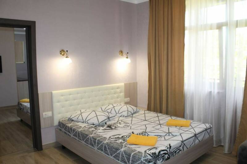 Двухкомнатный «Люкс» до 5 человек со своей кухней