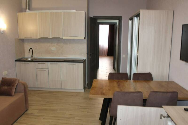 Двухкомнатный «Люкс» до 7 человек со своей кухней