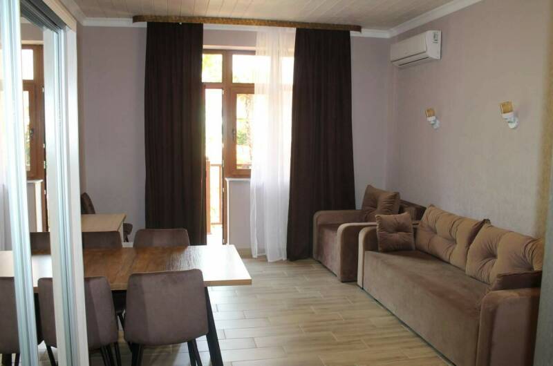 Двухкомнатный «Люкс» до 7 человек со своей кухней