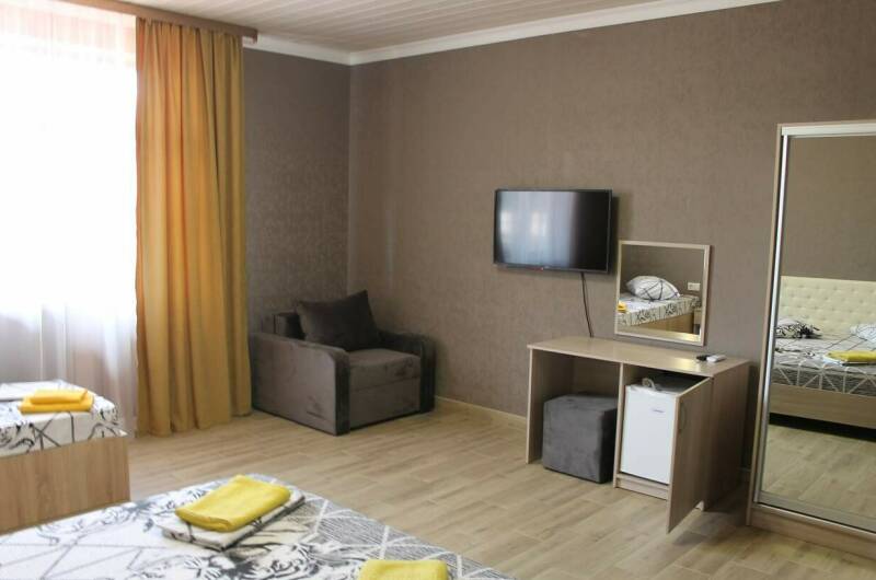 Двухкомнатный «Люкс» до 7 человек со своей кухней