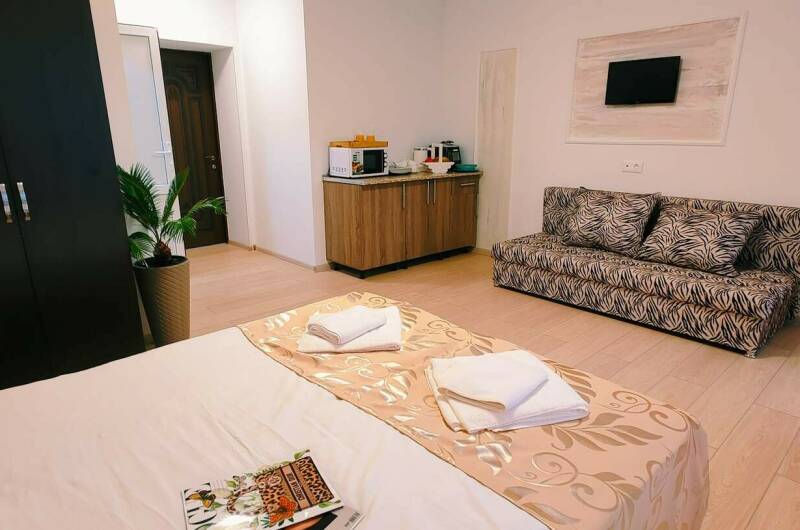 2-х местный с мини-кухней и балконом + 2 д. места