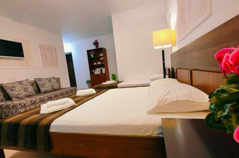 4-х местный с мини-кухней и балконом + 1 д. место