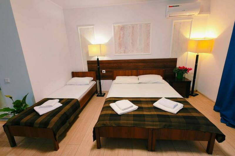 4-х местный с мини-кухней и балконом + 1 д. место