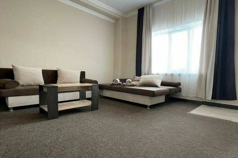 Большой семейный номер с террасой (2−6 человек)