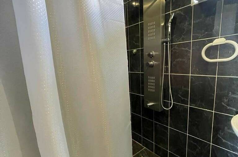 Большой семейный номер с террасой (2−6 человек)