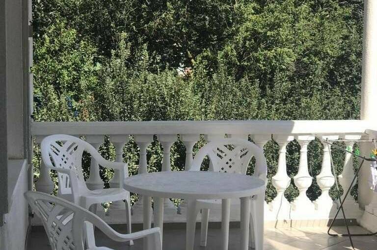 Большой семейный номер с террасой (2−6 человек)