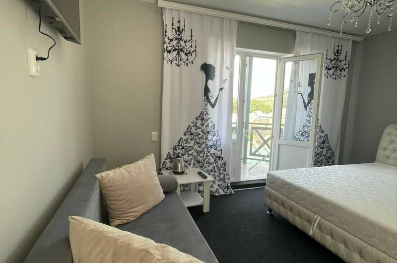 Номер с балконом (2−4 человека)