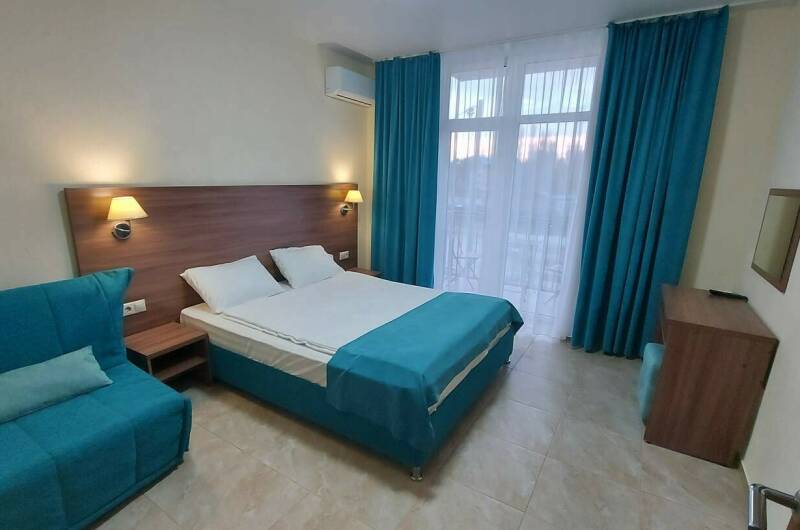 Трехместный номер «Делюкс» с балконом