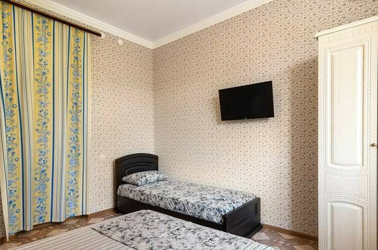 Трехместный номер эконом 2