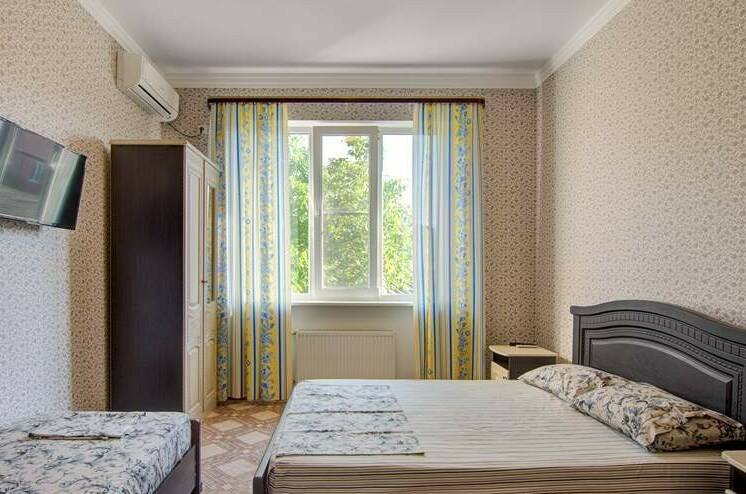 Трехместный номер эконом 2