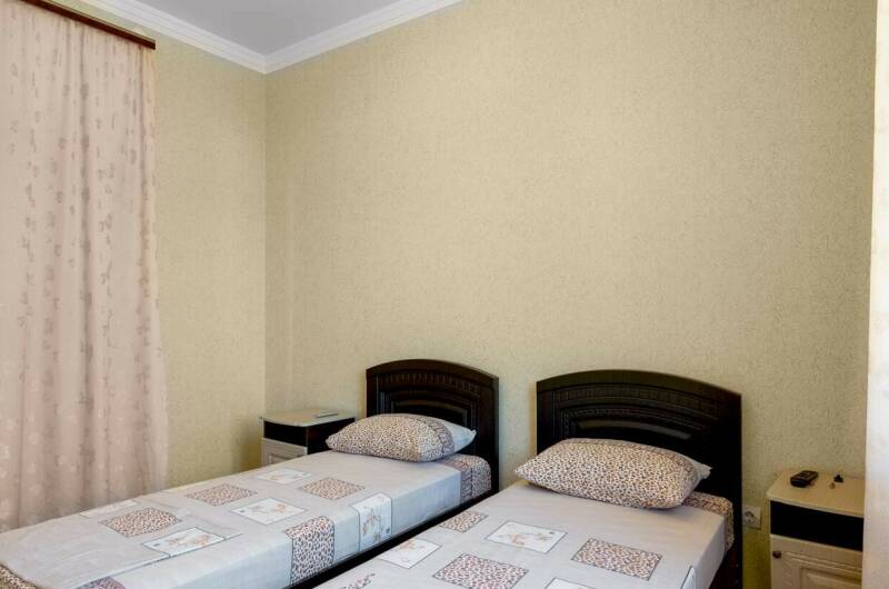 Двухместный номер эконом (с раздельными кроватями)