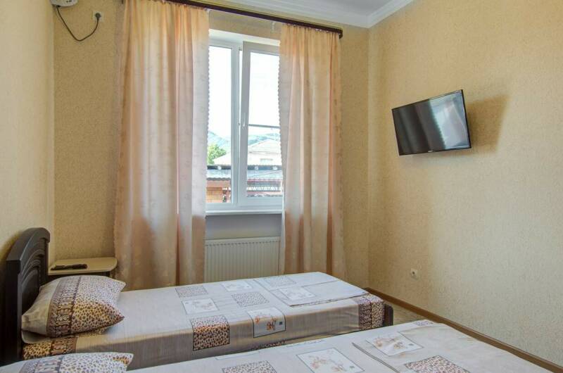 Двухместный номер эконом (с раздельными кроватями)