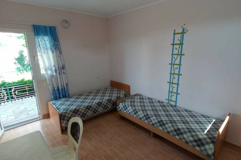 Трехместный домик