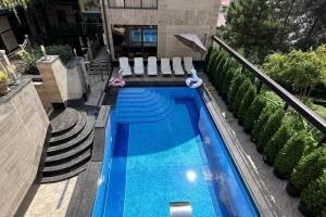 Изображение квартиры / апартамента "Дизайнерская евродвушка с бассейном в клубном доме"