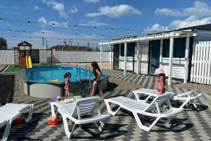 Изображение отеля / гостиницы "Домики с бассейном «На море и точка»"