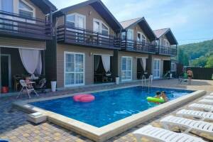 Изображение отеля / гостиницы "Комплекс коттеджей «У Романа»"