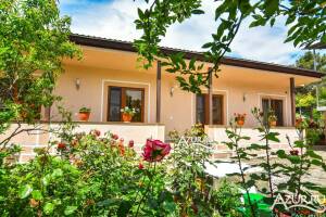 Изображение отеля / гостиницы "Номера на Революционной 33"