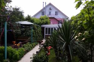 Изображение гостиницы "Гостевой дом «Зеленый дворик на Черноморской»"